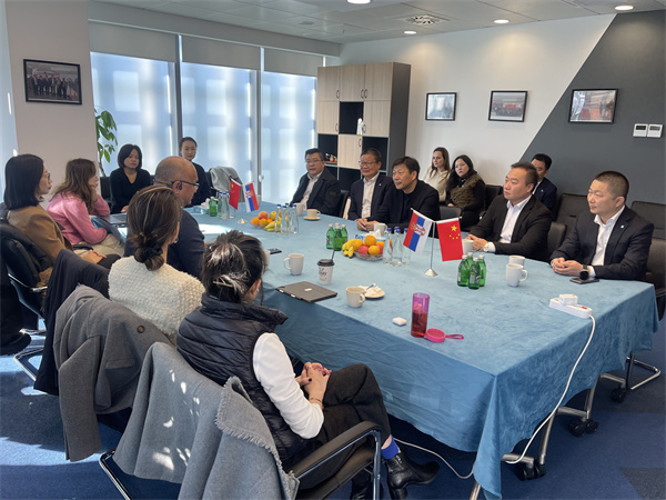 1736732826111096.jpg 方总开会.jpg