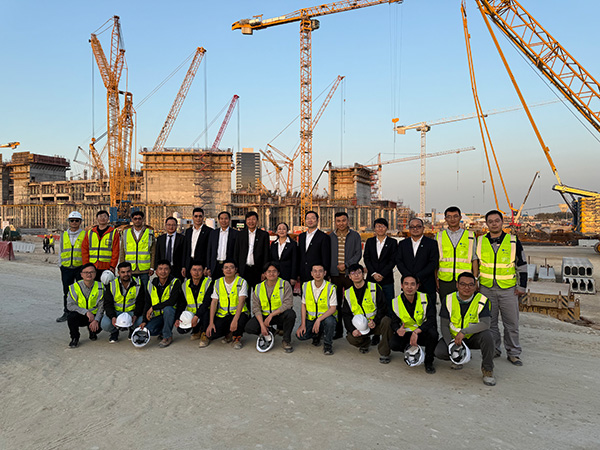 1740623666275001.jpg Óë°¢ÃÀÌåÓý³¡ÏîĿְԱºÏÓ°.jpg